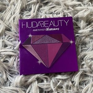 Huda Beauty eyeshadow palette
